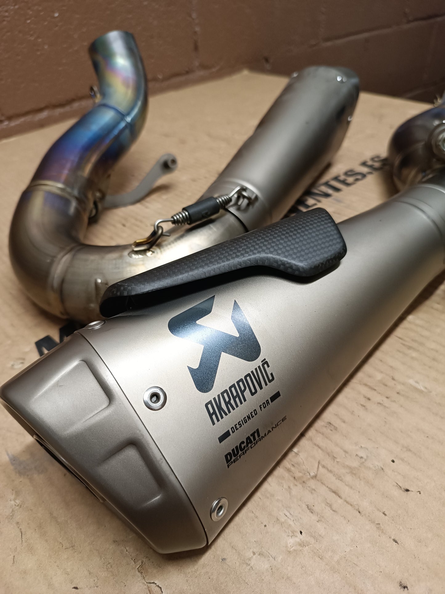 ESCAPE AKRAPOVIC DUCATI STREETFIGHTER
