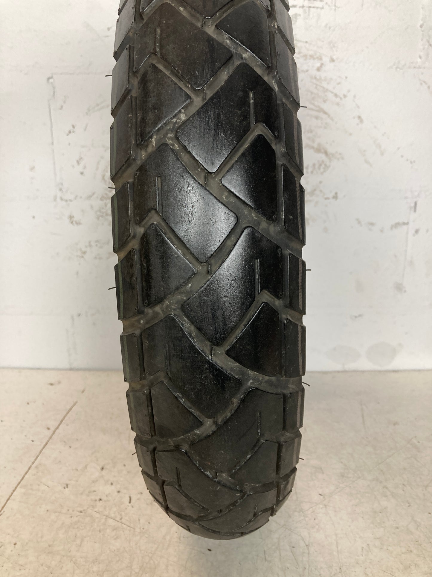 Neumático CST RADIAL 110/70/17