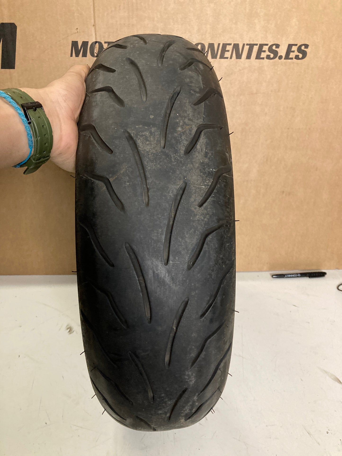 Neumático BRIDGESTONE BATTLAX SCr 140/70/14