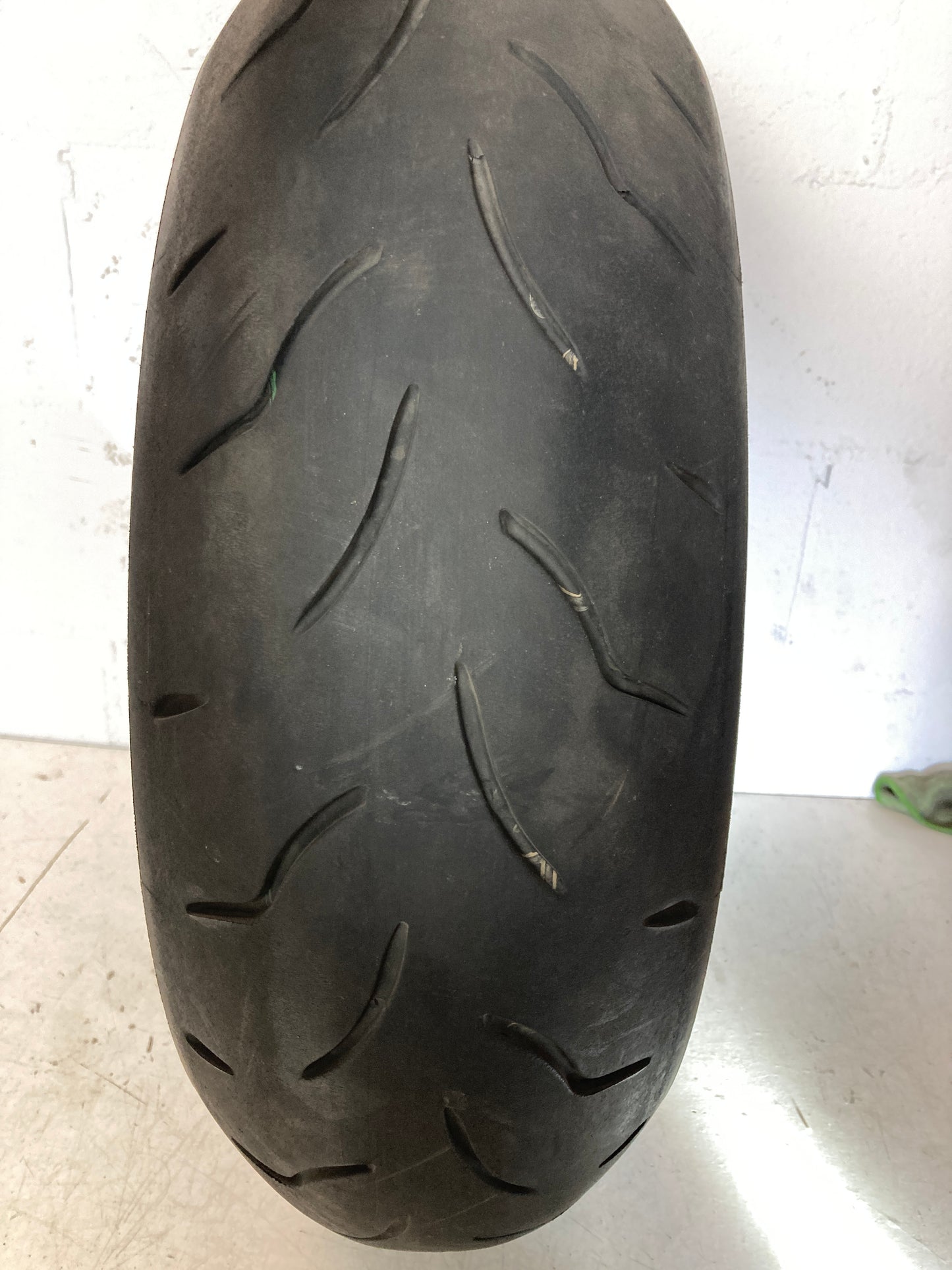 Neumático BRIDGESTONE BATILAXBT016 180/55/17