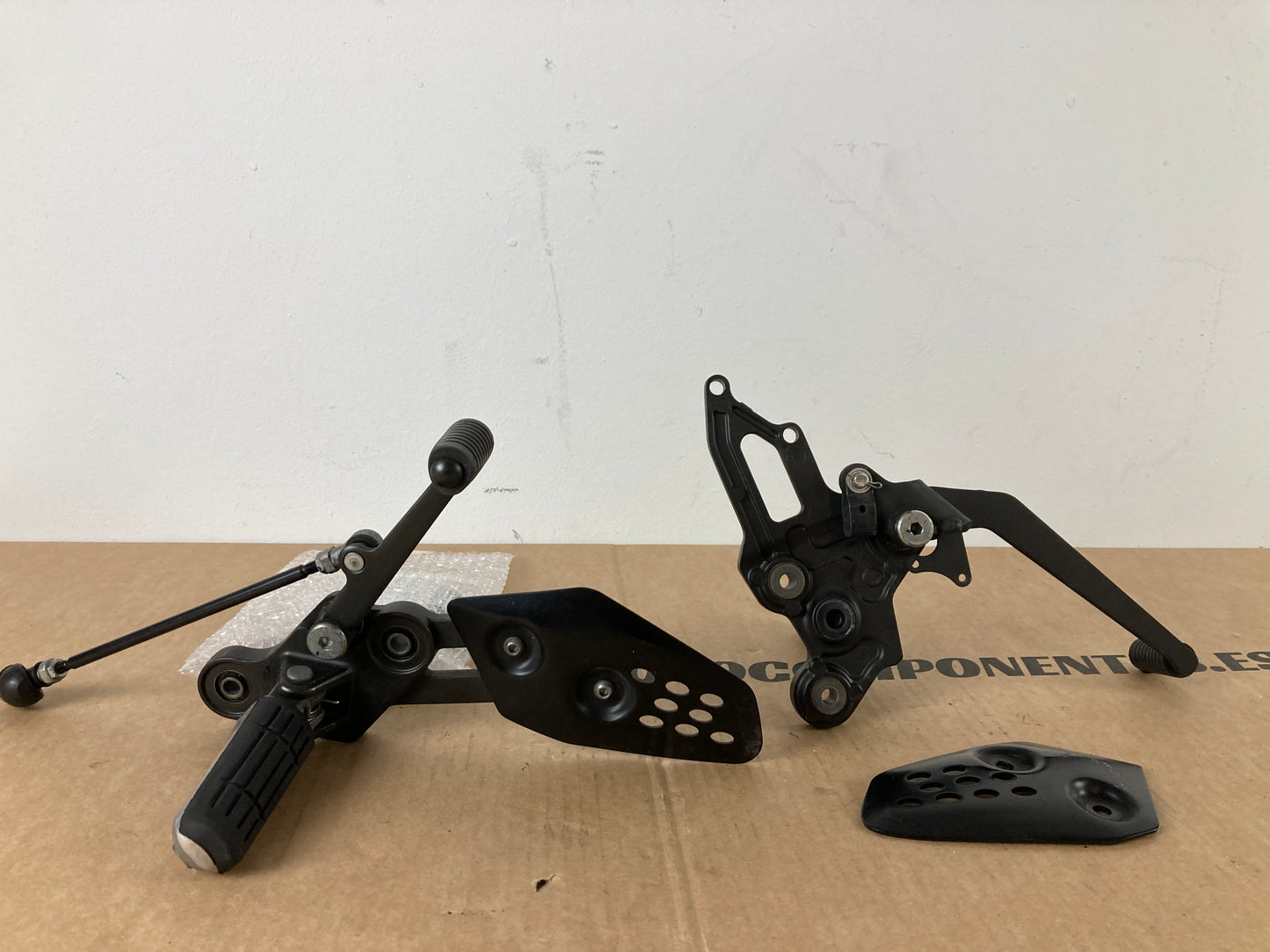 ESTRIBERAS BENELLI LEONCIO 500