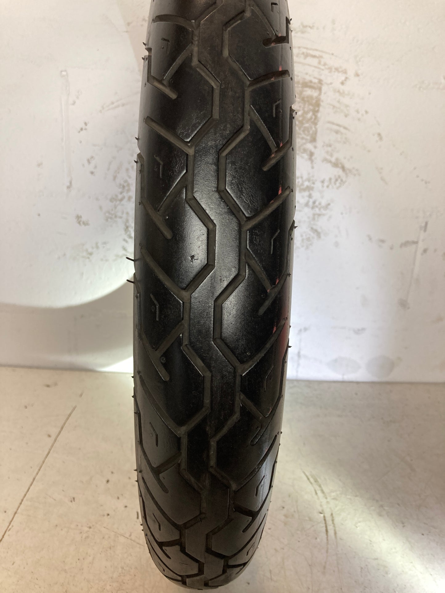 Neumático CST 90/90/18
