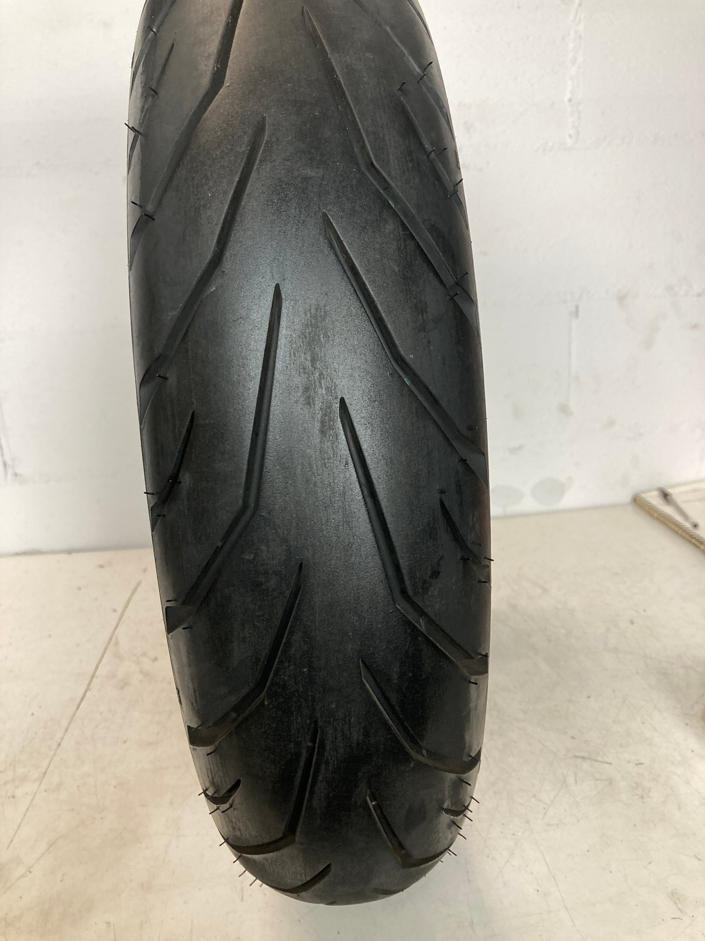 Neumático PIRELLI ANGEL 130/70/17