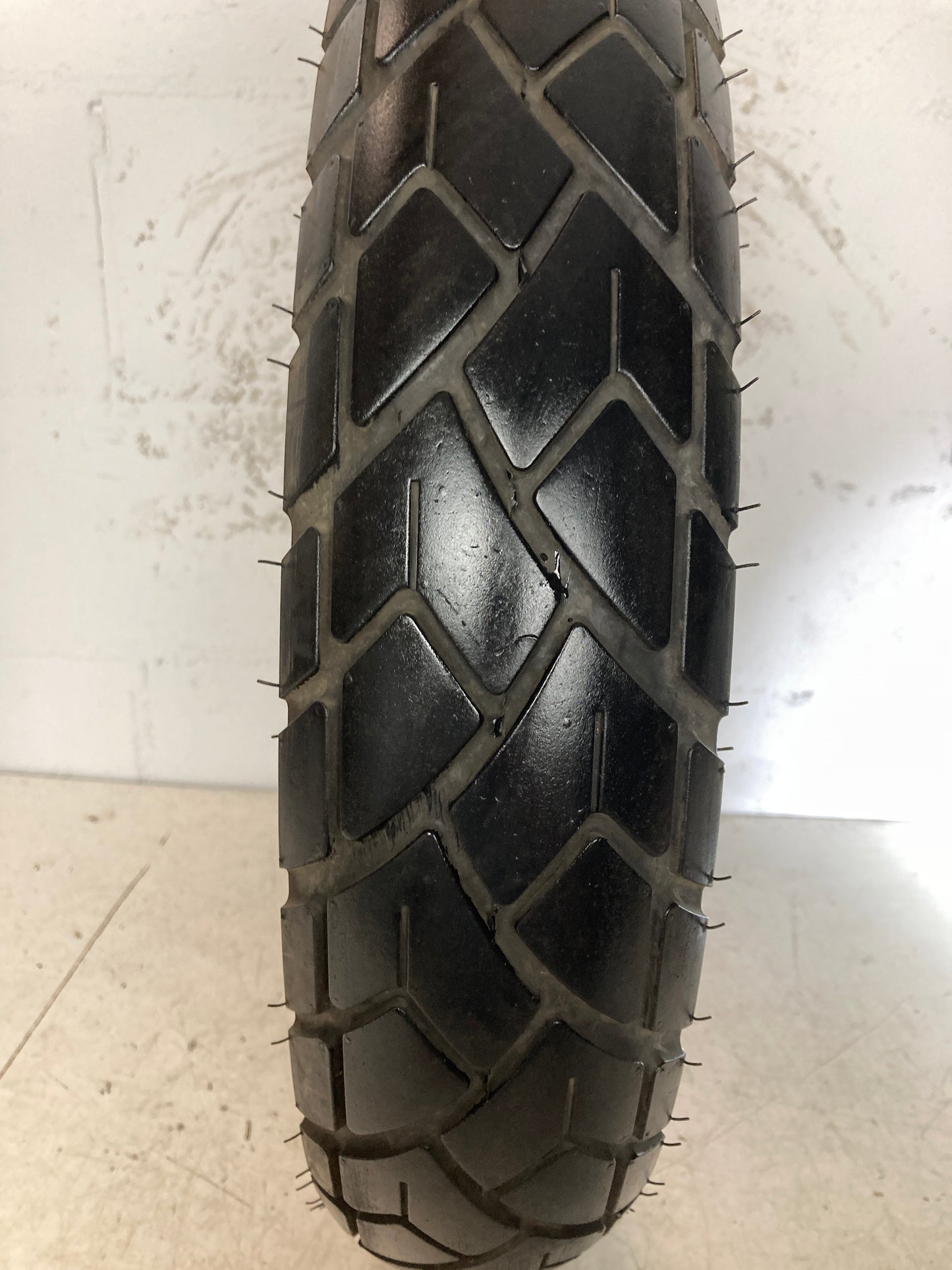 Neumático CST 100/80/17