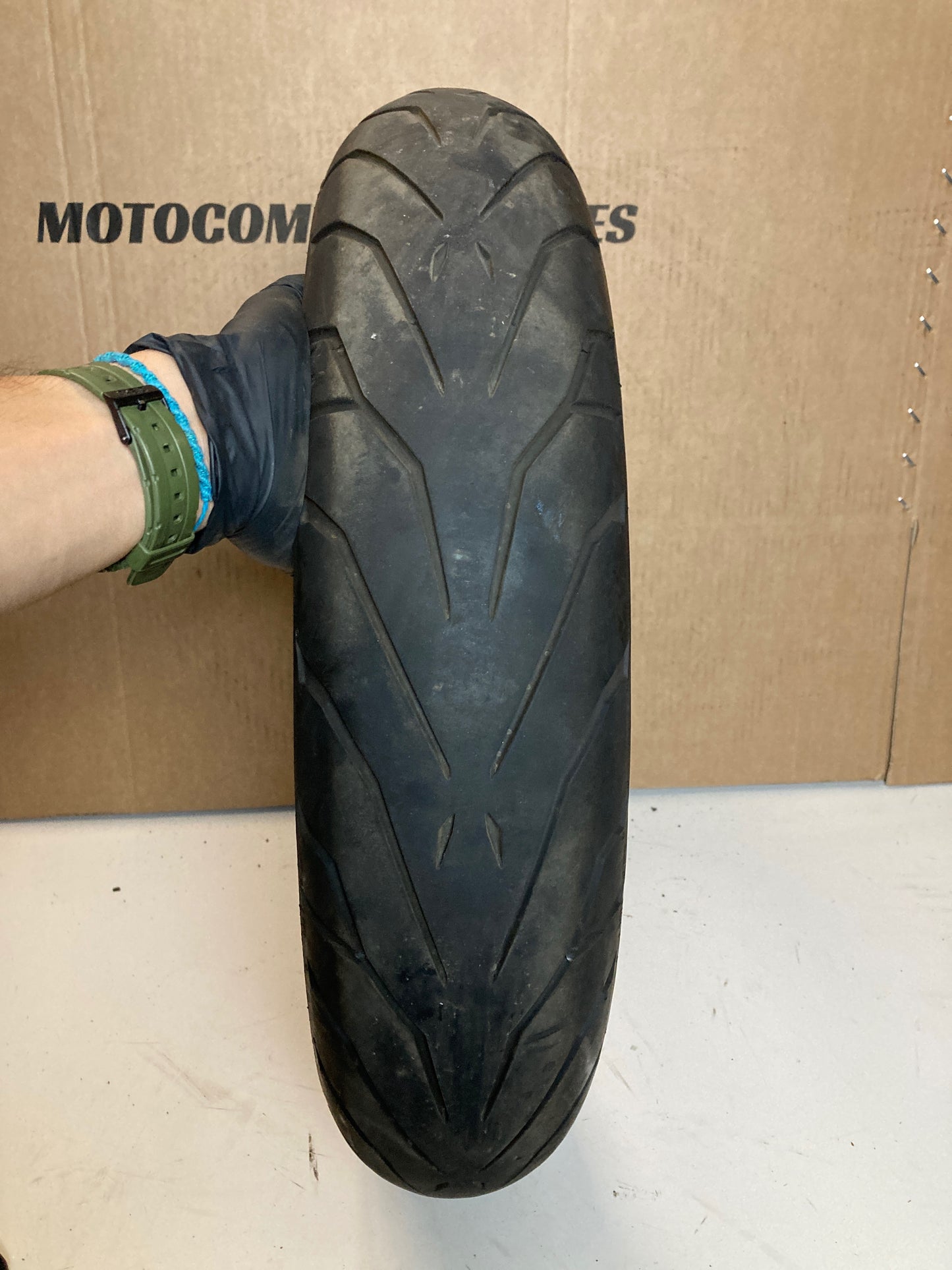 Neumático PIRELLI ANGEL GT 120/70/17