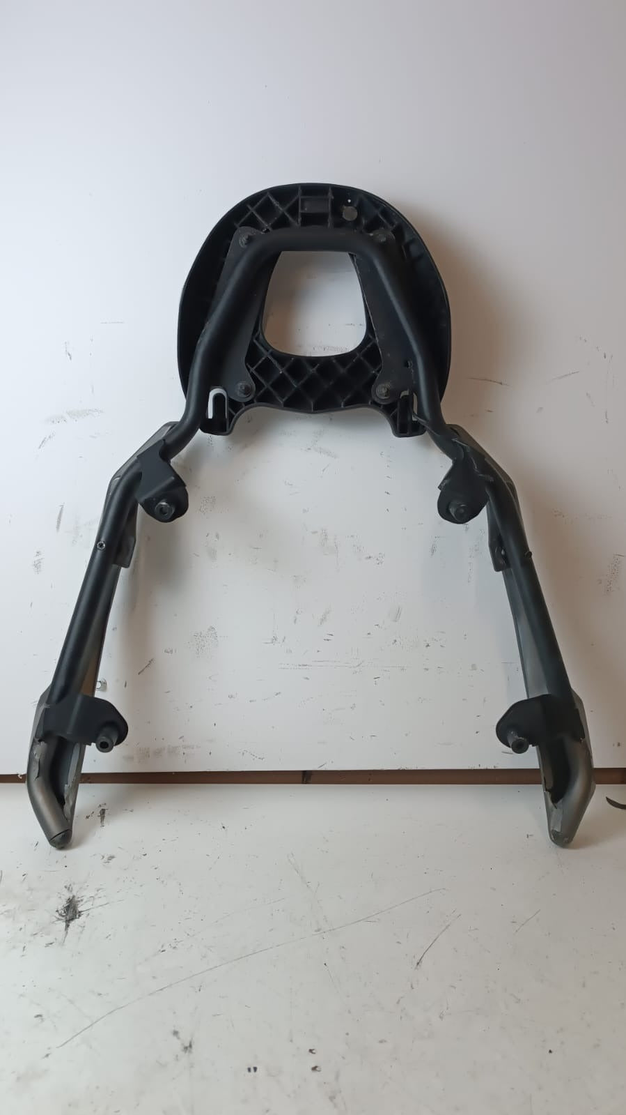 SOPORTE MALETA GIVI KYMCO AK 550