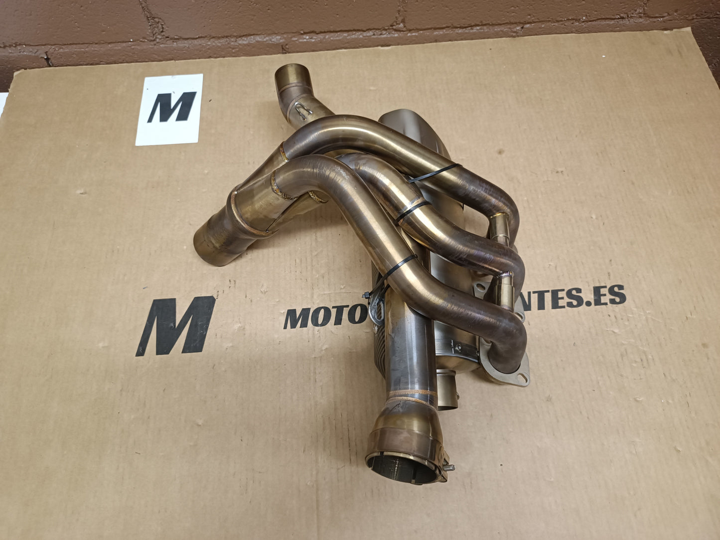 ESCAPE Akrapovic imitación YAMAHA Mt 09