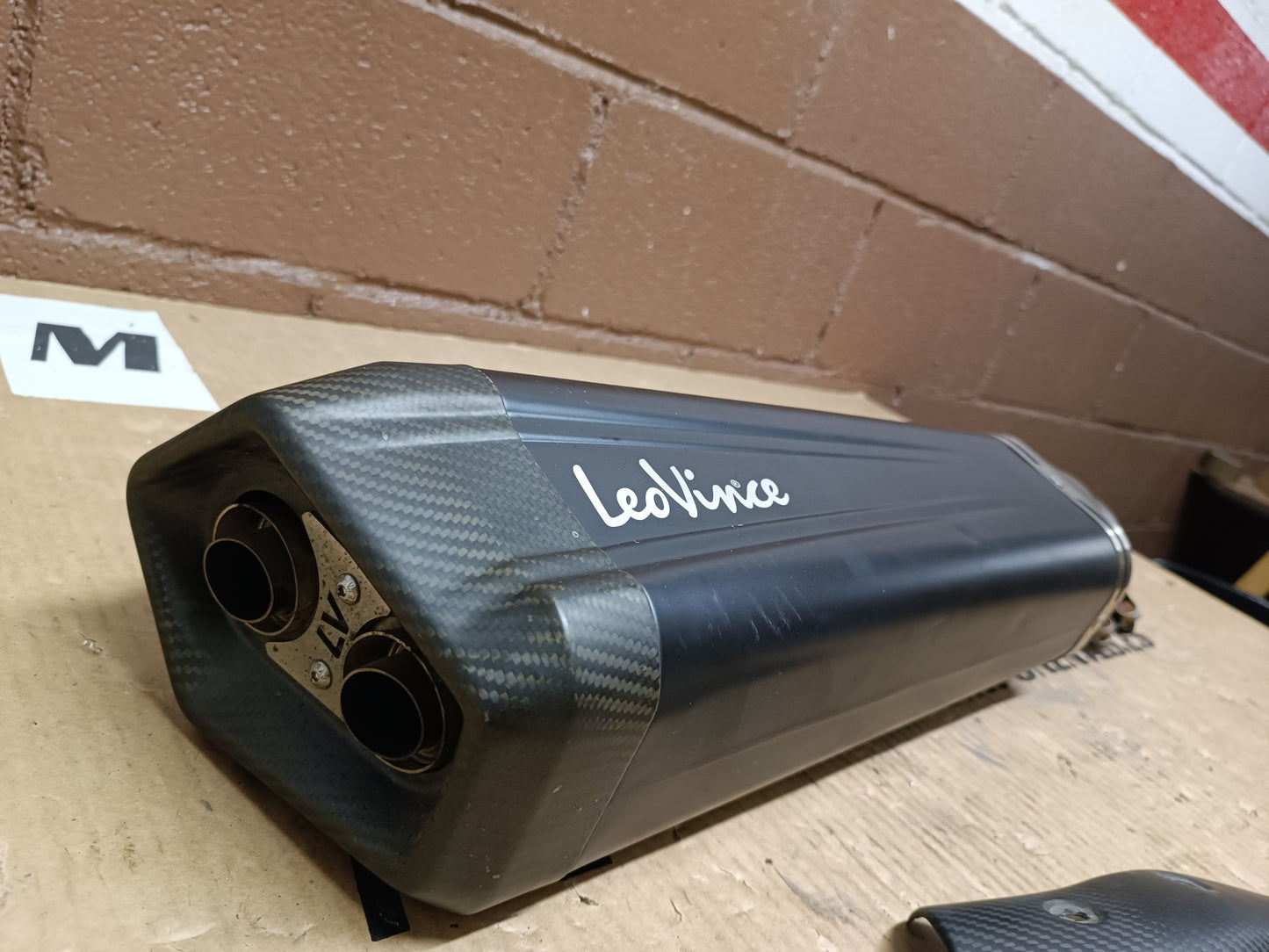 ESCAPE LEO VINCE SUZUKI V-STROM 1050