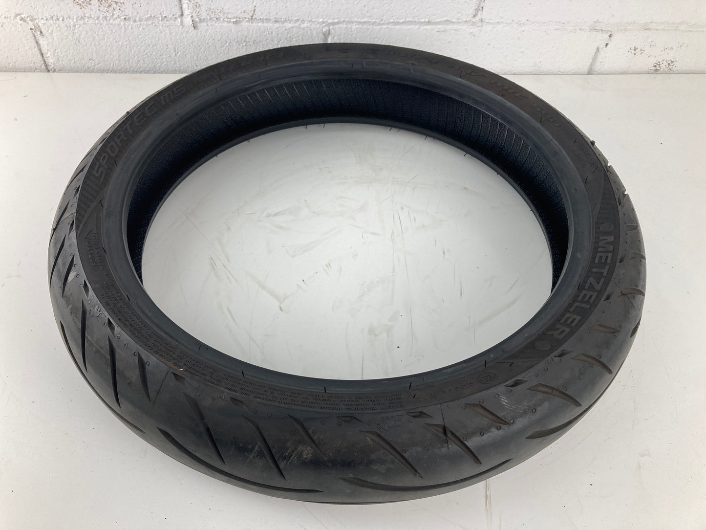 Neumático METZELER SPORTEC M5 INTERACT - FRONT 110/70/17