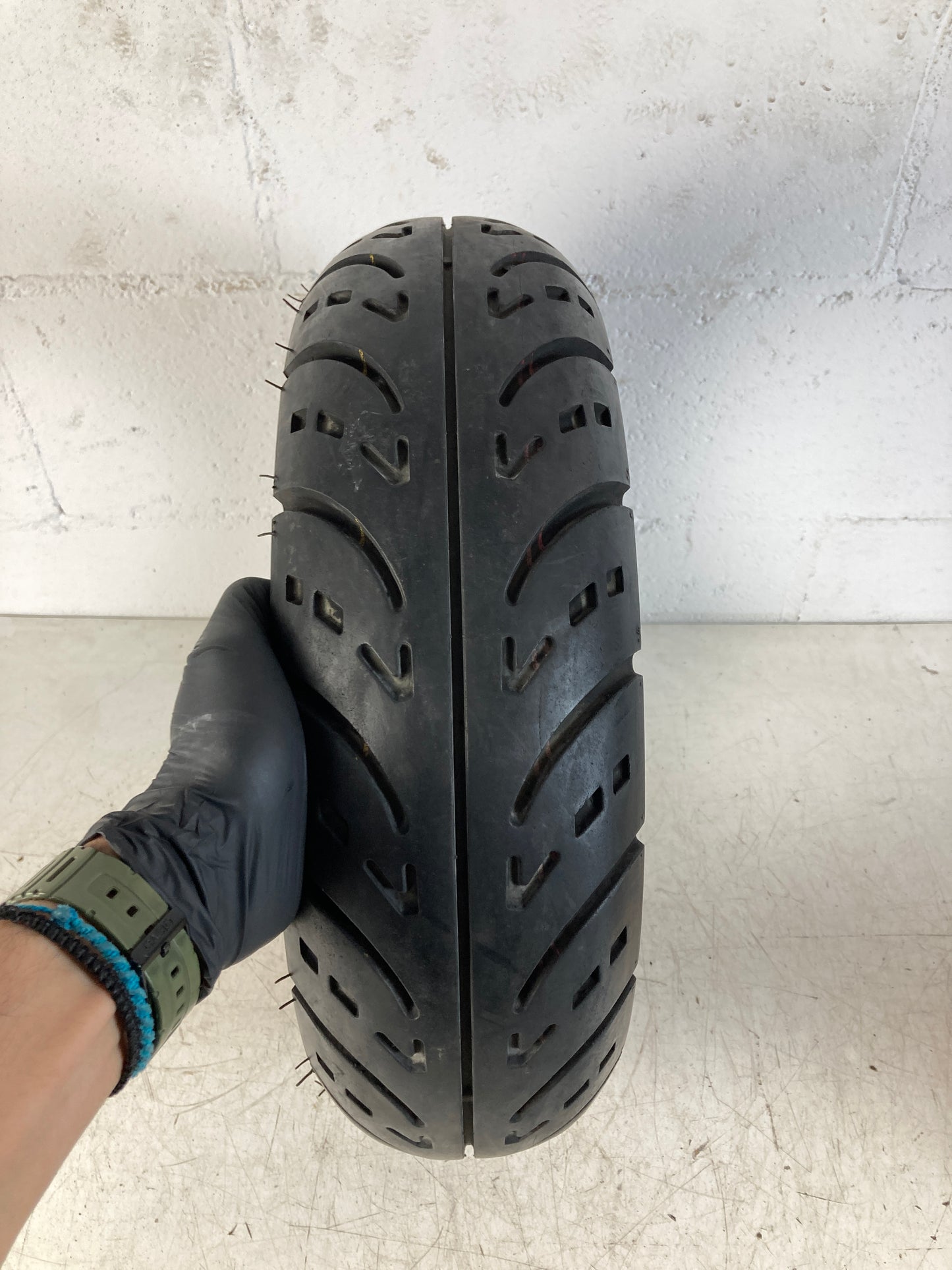 Neumático DURO NYLON 120/70/12