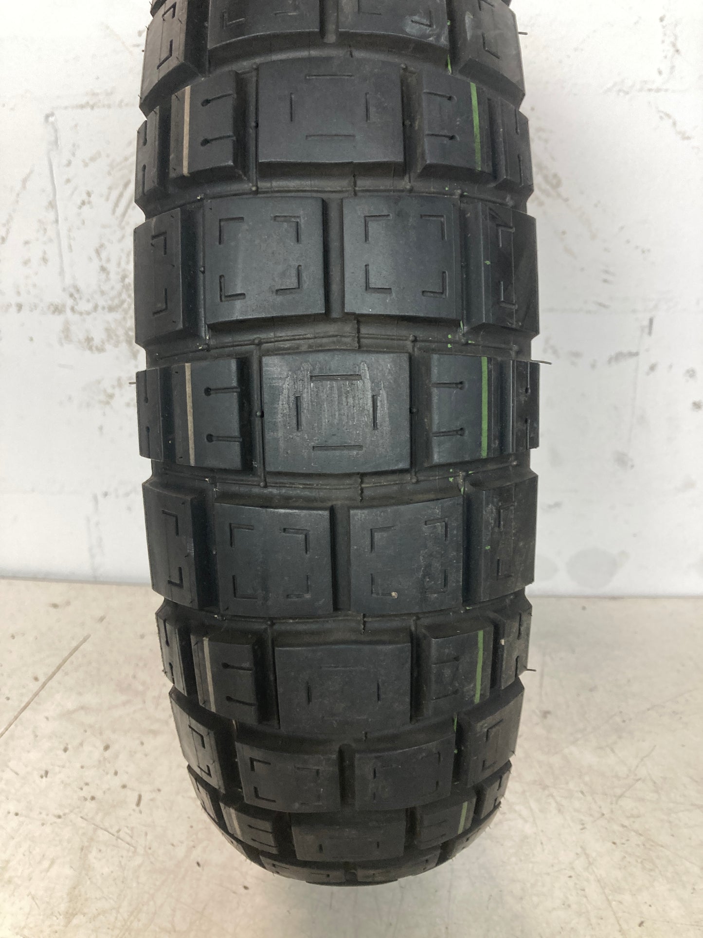 Neumático CST CM-AD01 130/70/17