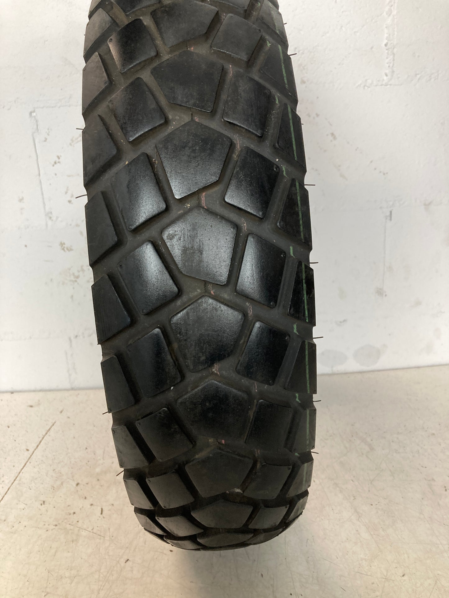 Neumático CST 130/80/17