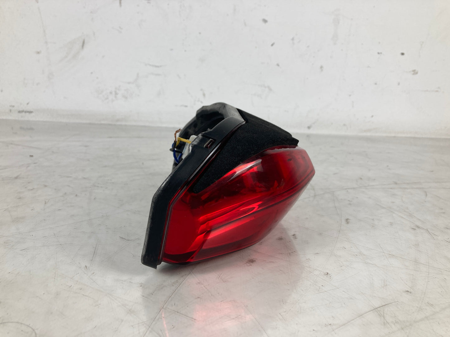 ILUM. TRASERA YAMAHA FZ8S FAZER