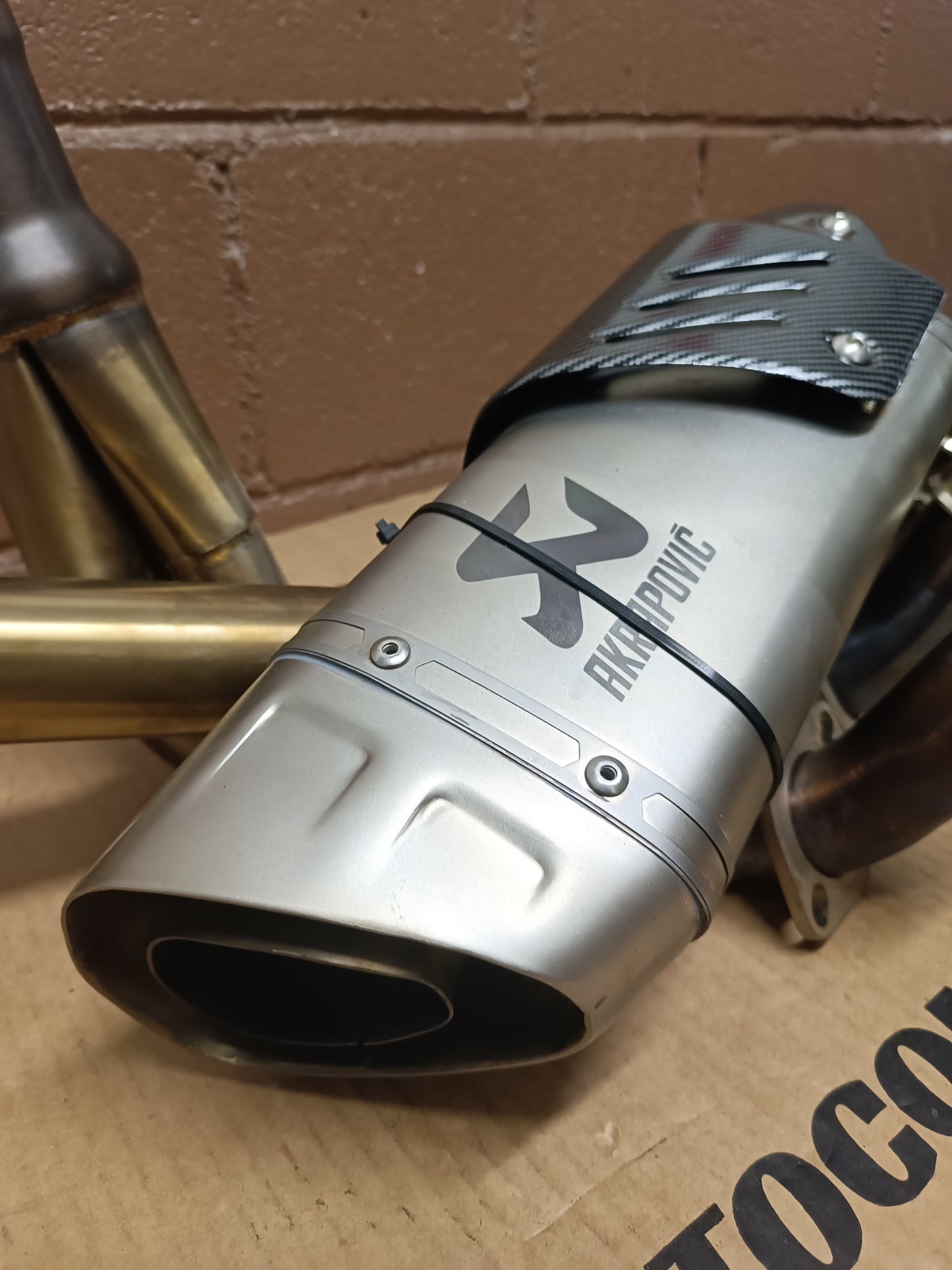ESCAPE Akrapovic imitación YAMAHA Mt 09