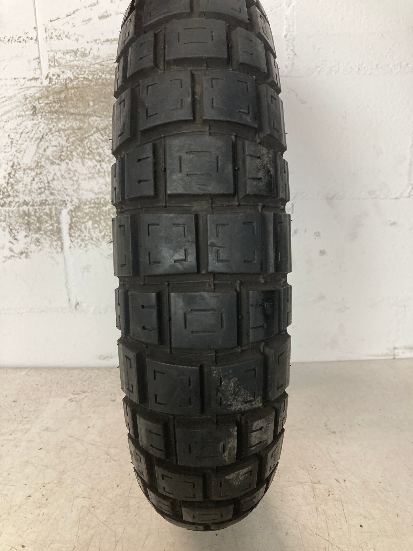 Neumático CST 110/70/17