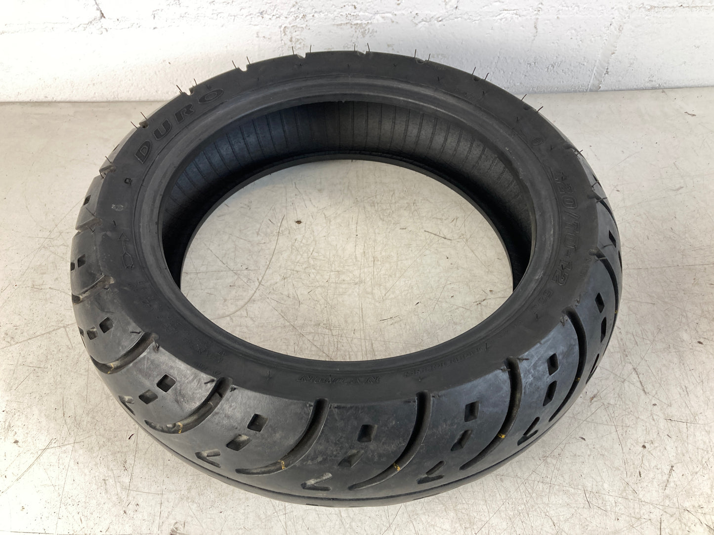 Neumático DURO NYLON 120/70/12