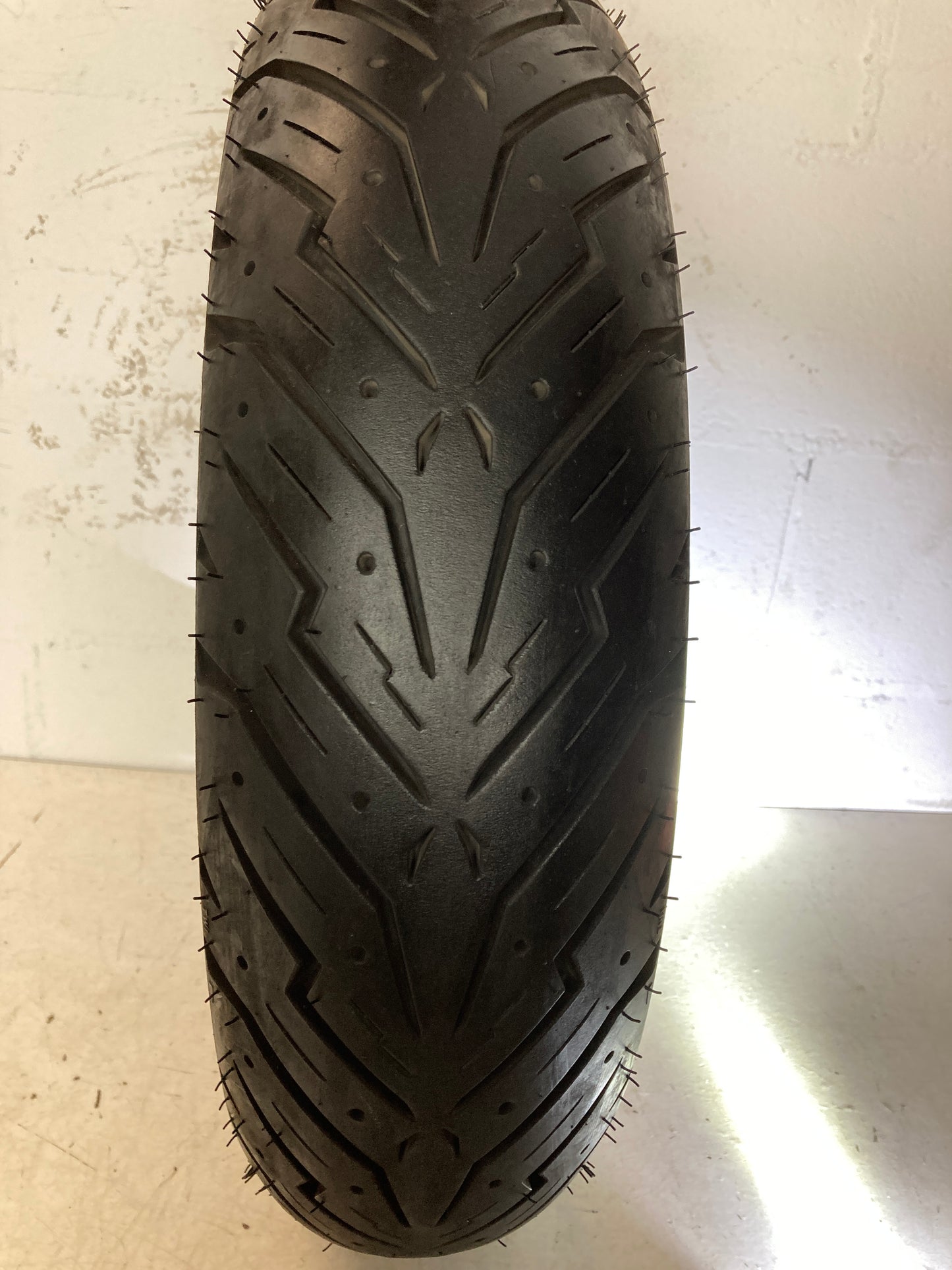Neumático PIRELLI ANGEL SCOOTER 130/70/16