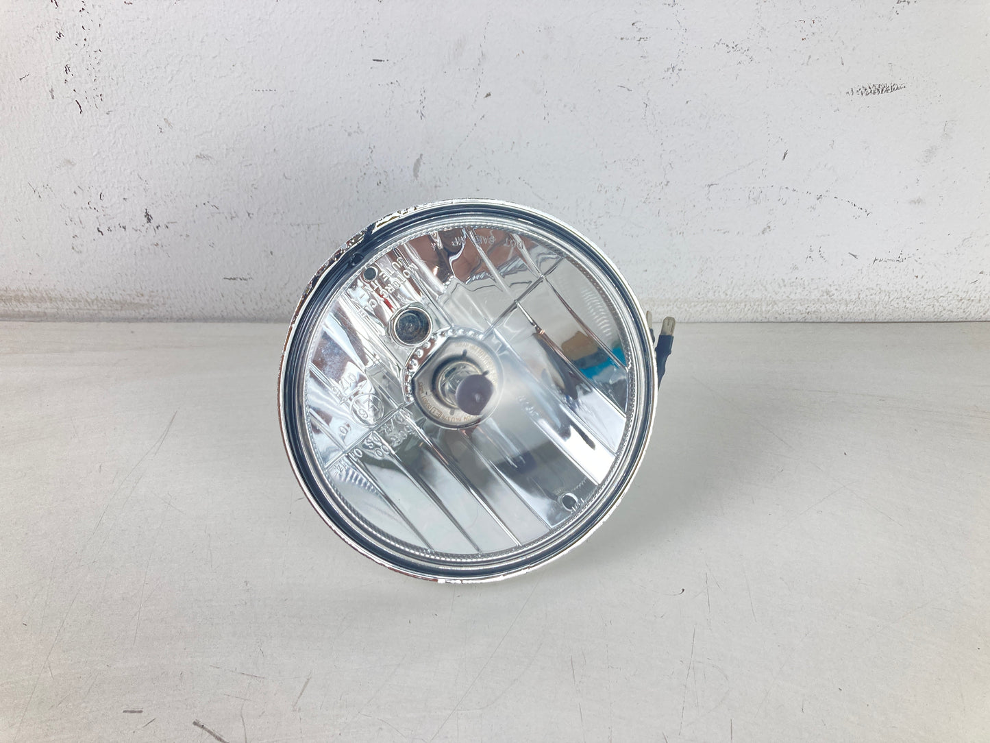 ILUM. DELANTERA INDIAN SCOUT BOBBER SIXTY