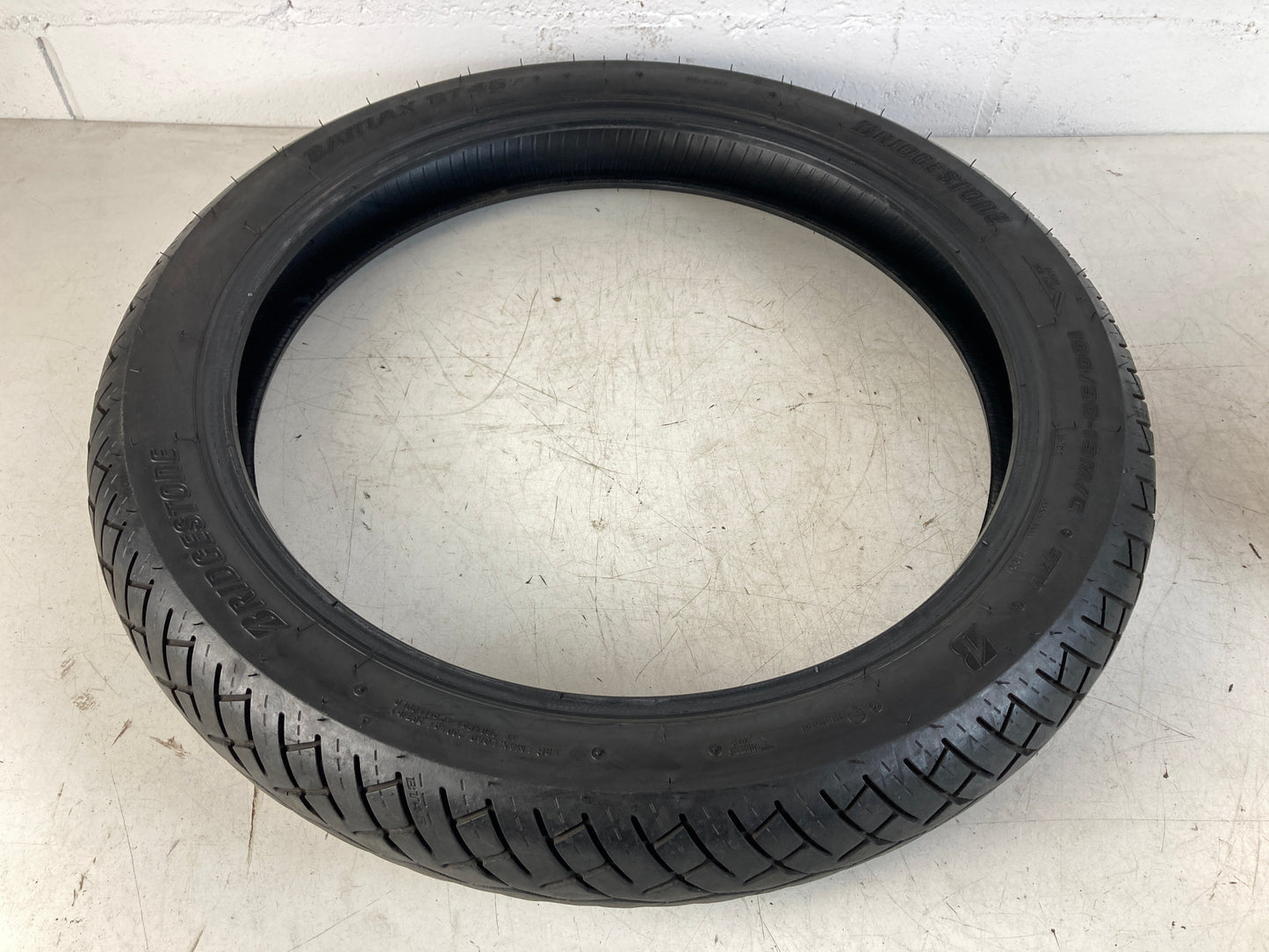 Neumático BRIDGESTONE BATTLAX BT46 F  100/90/19