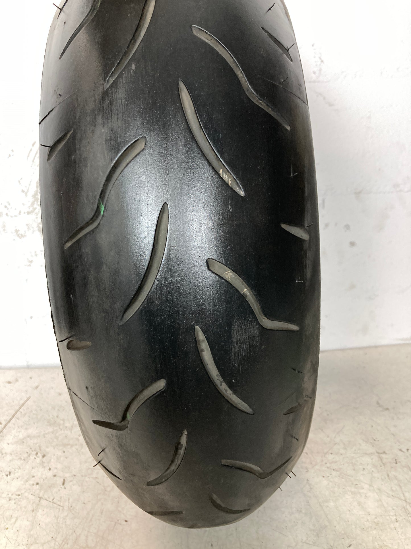 Neumático BRIDGESTONE BATTLAX BT 016 R PRO 180/55/17