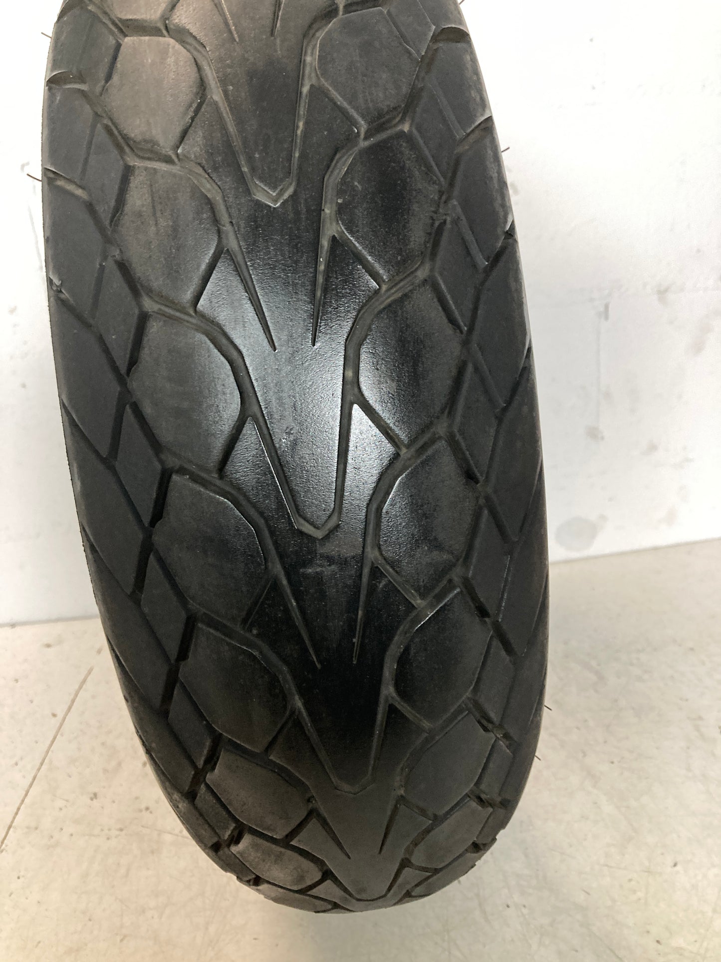 Neumático DUNLOP MUTANT 180/55/17