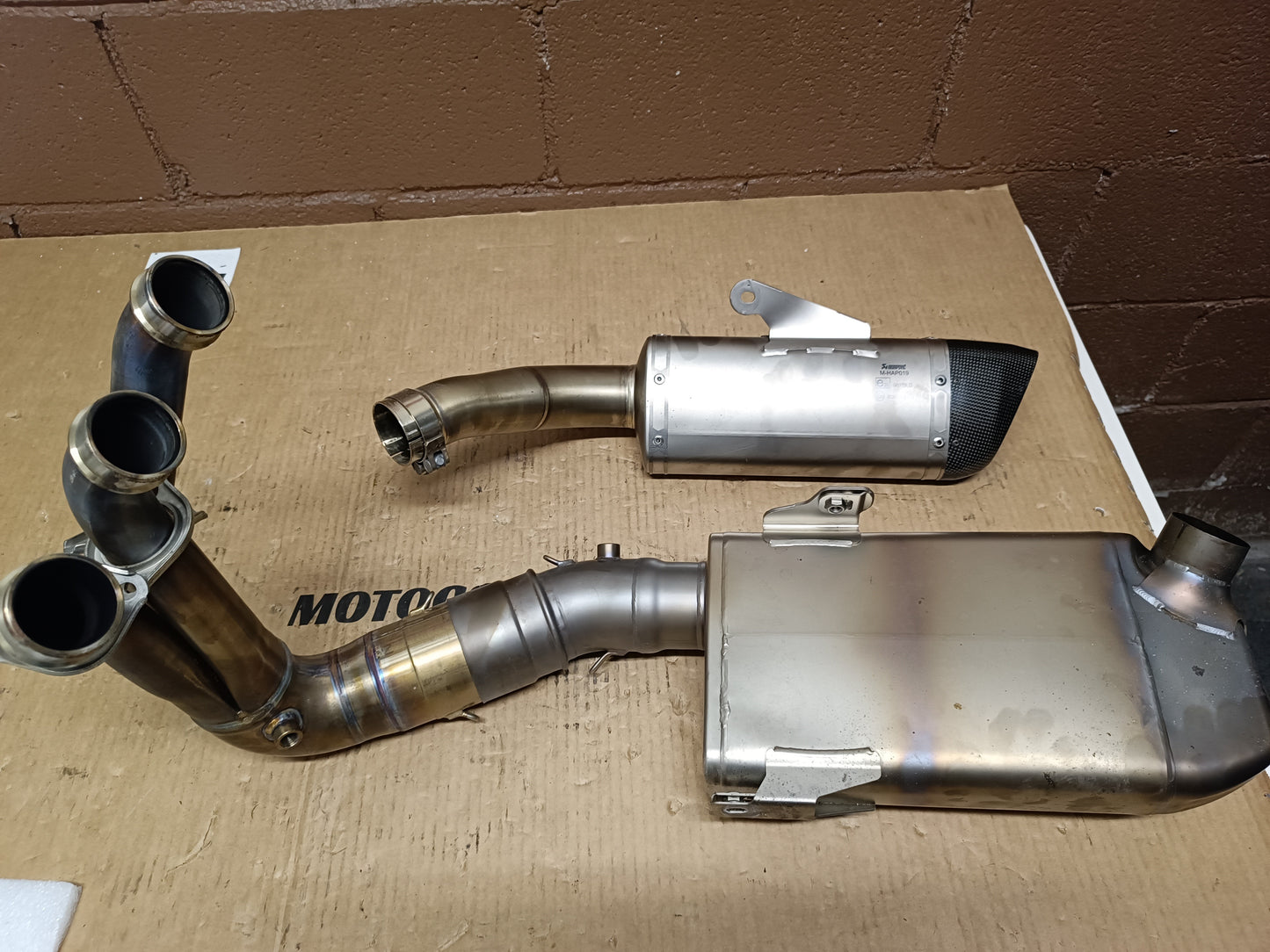 ESCAPE AKRAPOVIC  YAMAHA MT-09