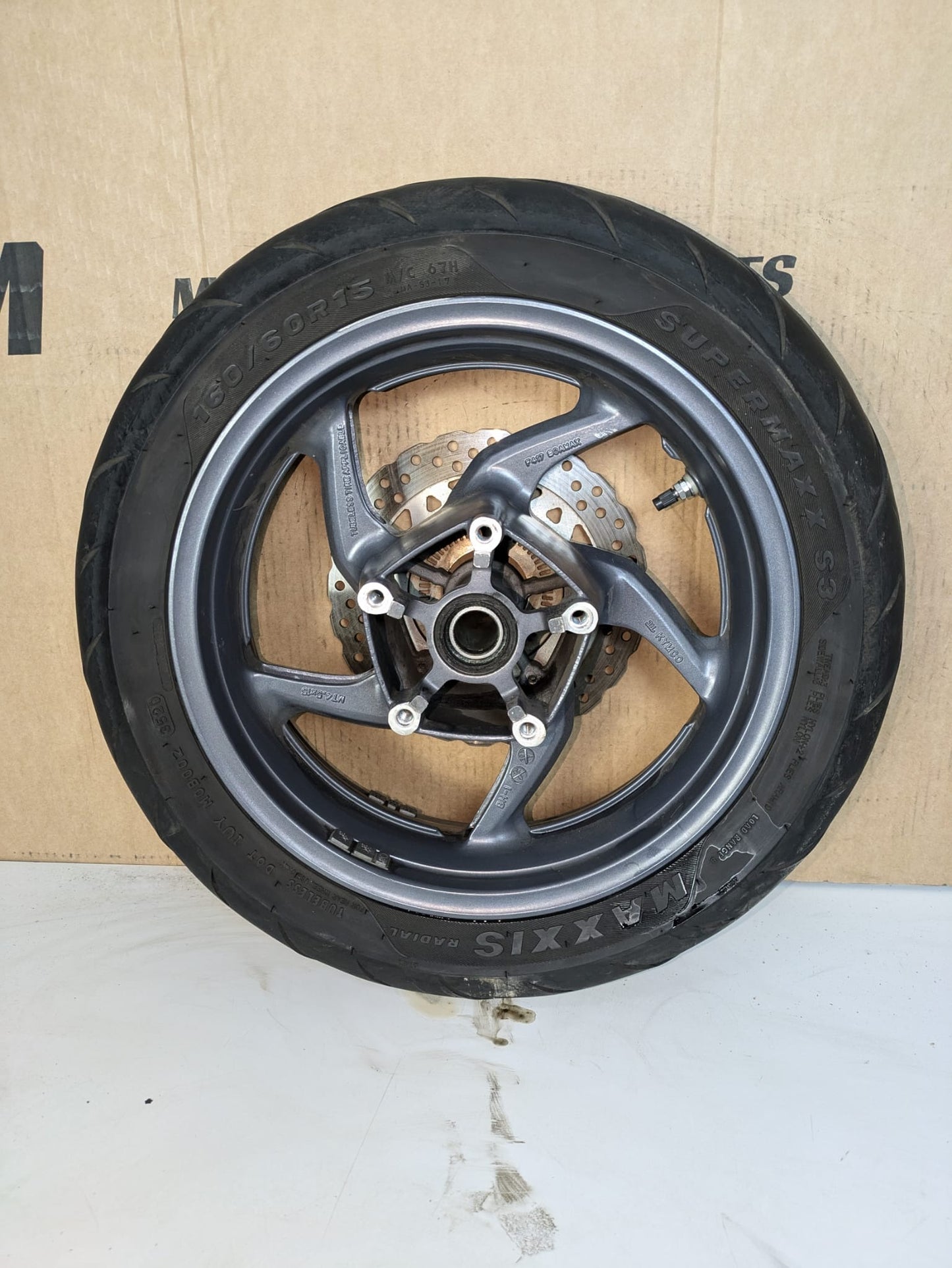 LLANTA  KYMCO AK 550