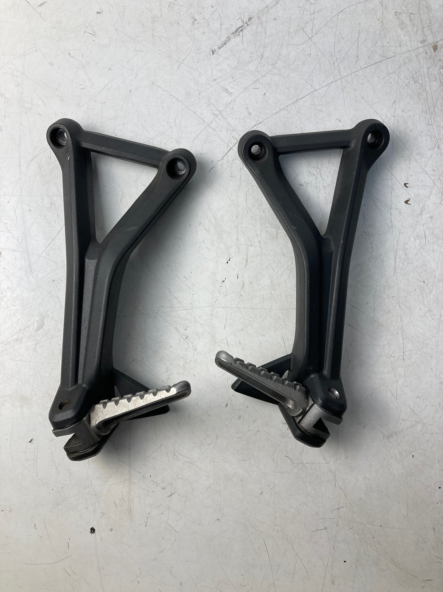 ESTRIBERAS  TRIUMPH Supersport