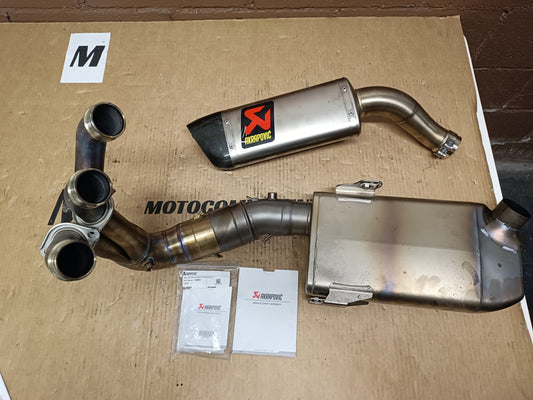 ESCAPE AKRAPOVIC  YAMAHA MT-09