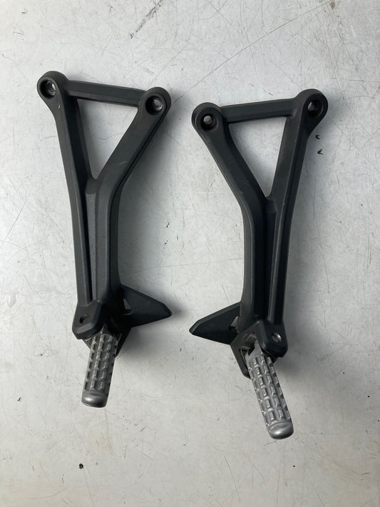 ESTRIBERAS  TRIUMPH Supersport