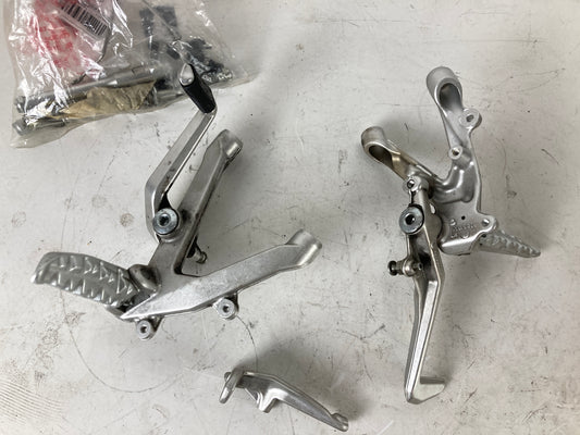 ESTRIBERAS  DUCATI